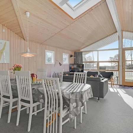 4 Bedroom Nice In Hébergement de vacances