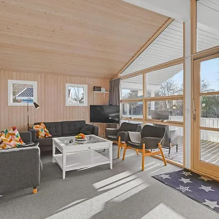 4 Bedroom Nice In Hébergement de vacances *