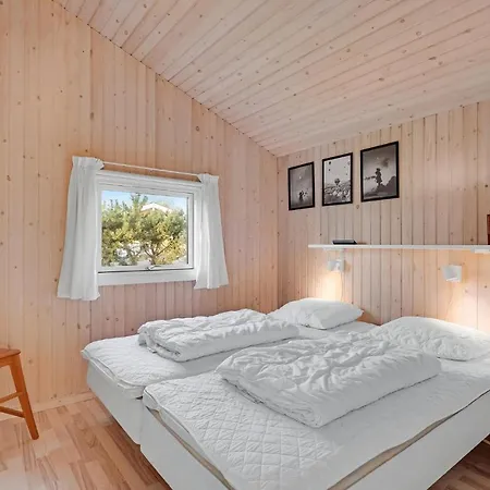 4 Bedroom Nice In Hébergement de vacances