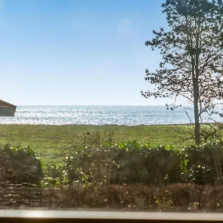 4 Bedroom Nice In Hébergement de vacances *