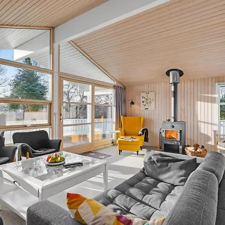 4 Bedroom Nice In Hébergement de vacances Nordenbro Vesteregn
