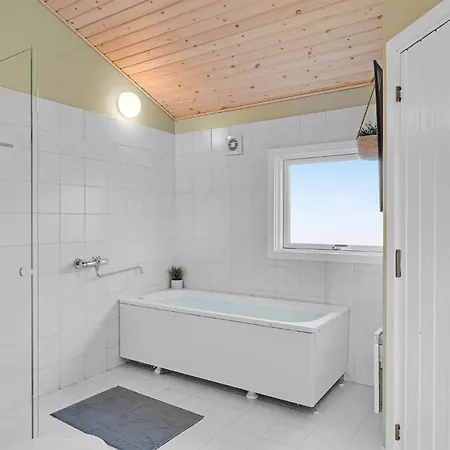 4 Bedroom Nice In Hébergement de vacances *