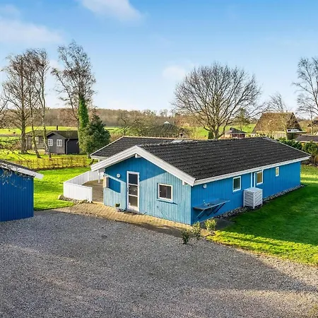 4 Bedroom Nice In Hébergement de vacances Nordenbro Vesteregn